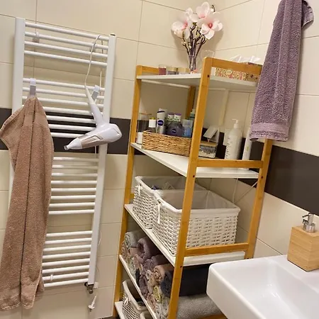 Apartman Slnecna Terasa S Vlastnym Parkovanim Na 2 Auta Apartamento *