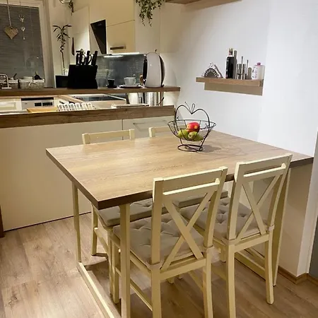 Apartman Slnecna Terasa S Vlastnym Parkovanim Na 2 Auta *